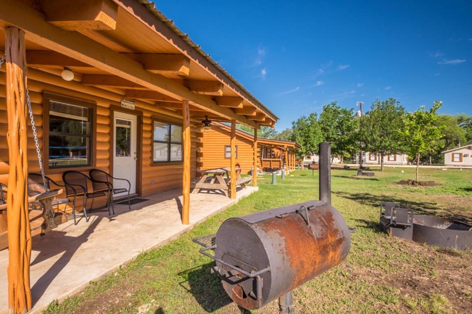 River Bluff Cabins Rio Frio Exterior photo