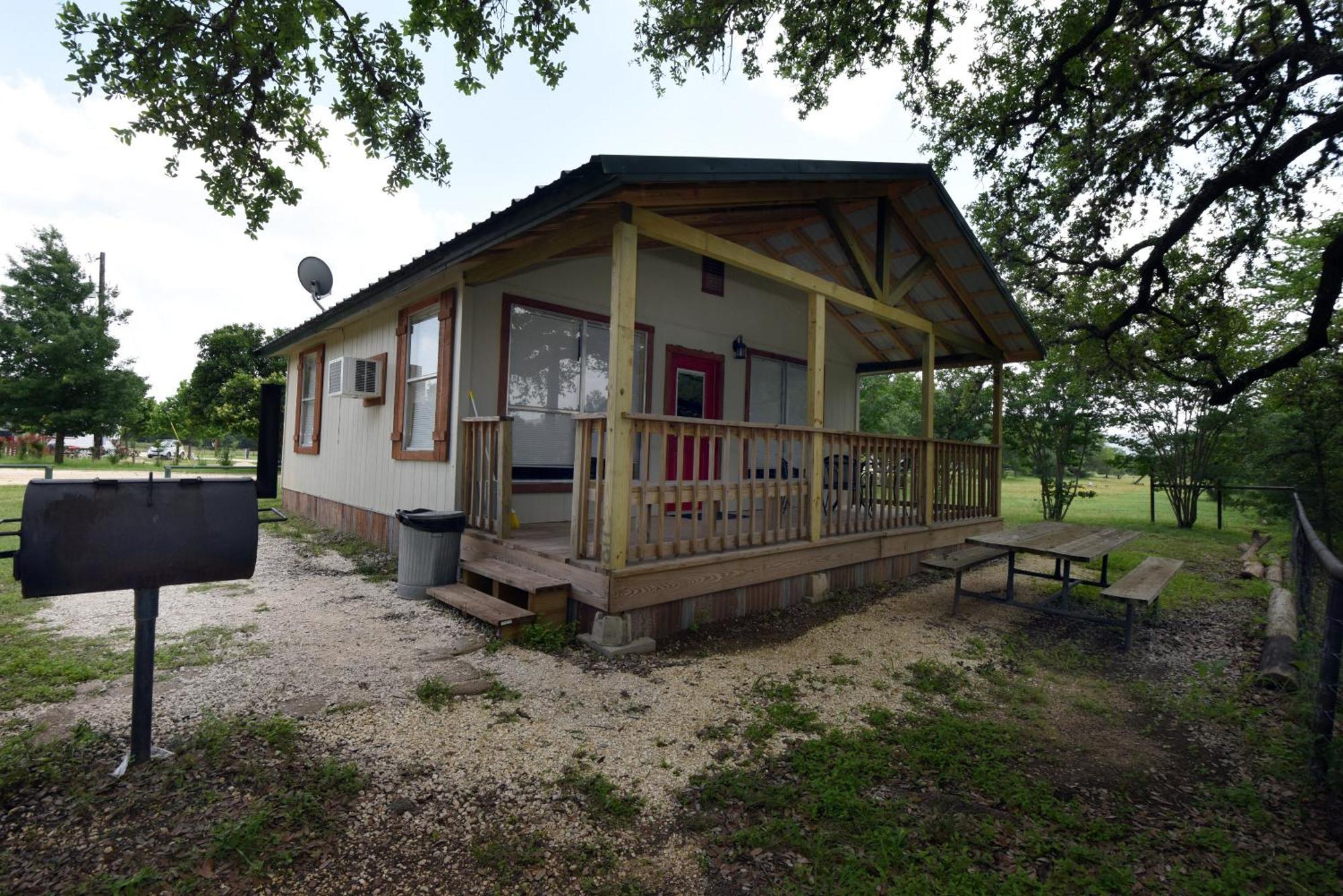 River Bluff Cabins Rio Frio Exterior photo