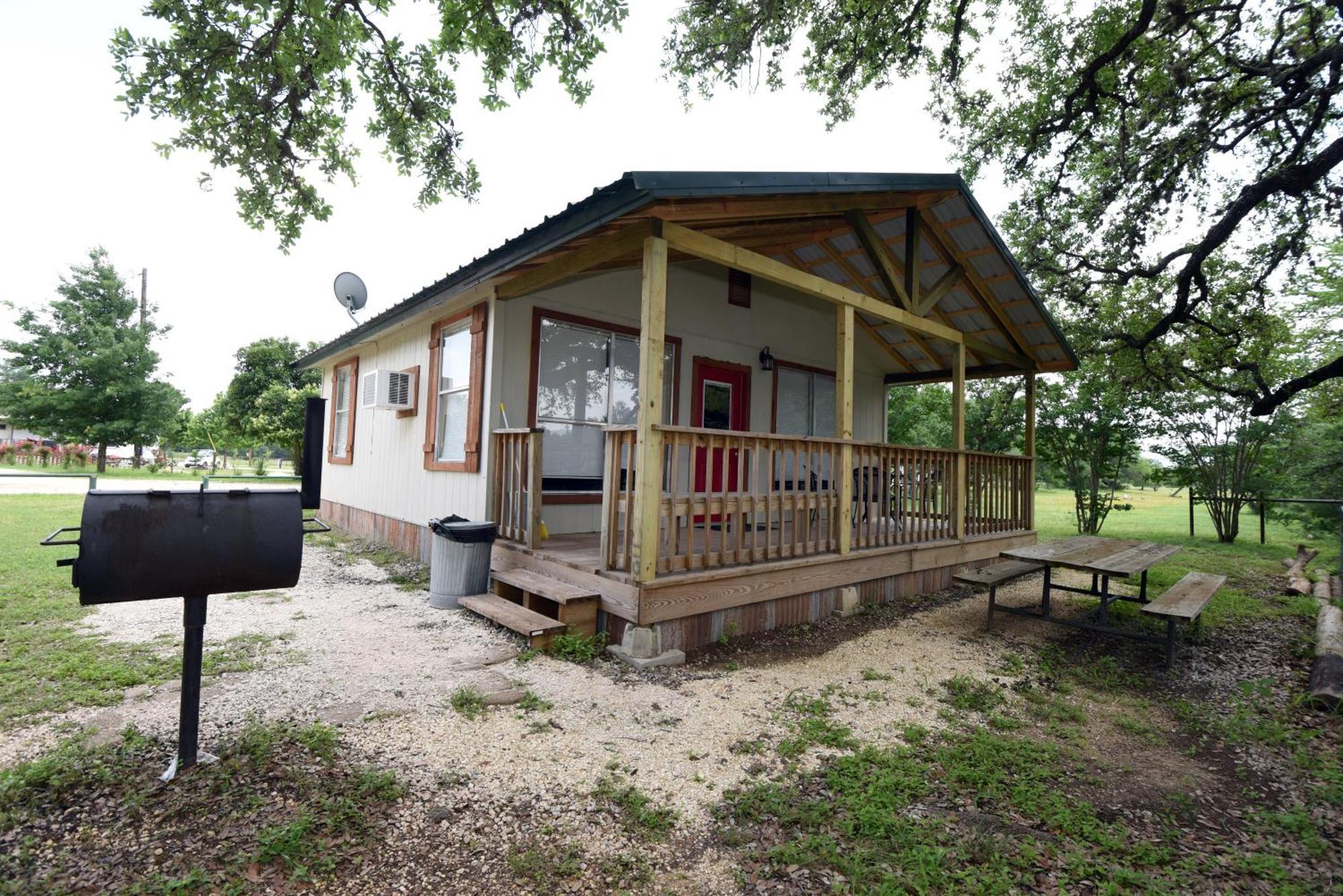 River Bluff Cabins Rio Frio Exterior photo