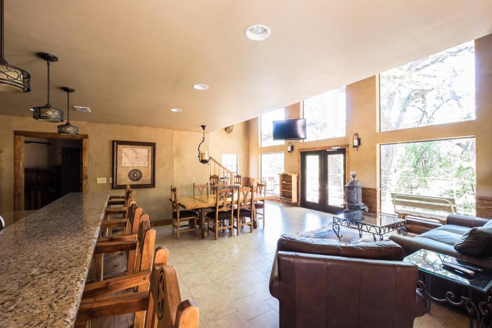 River Bluff Cabins Rio Frio Room photo
