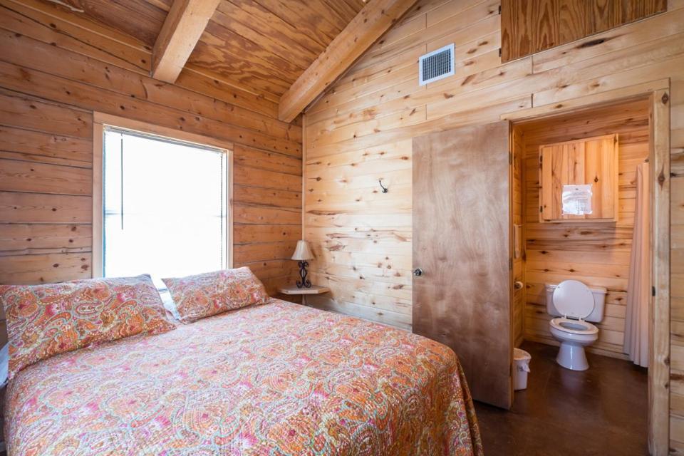 River Bluff Cabins Rio Frio Room photo