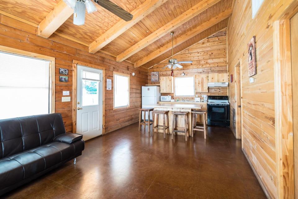 River Bluff Cabins Rio Frio Room photo