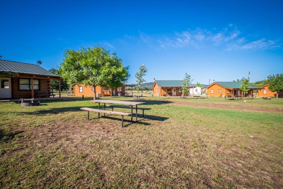 River Bluff Cabins Rio Frio Room photo