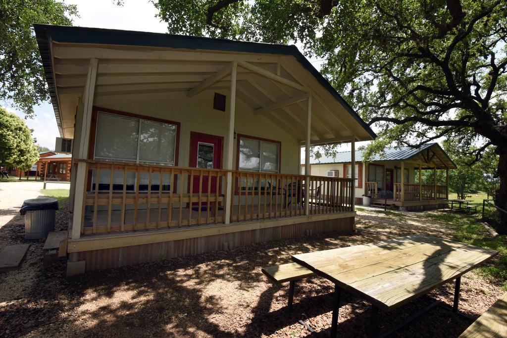River Bluff Cabins Rio Frio Exterior photo