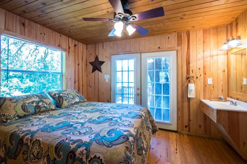 River Bluff Cabins Rio Frio Exterior photo